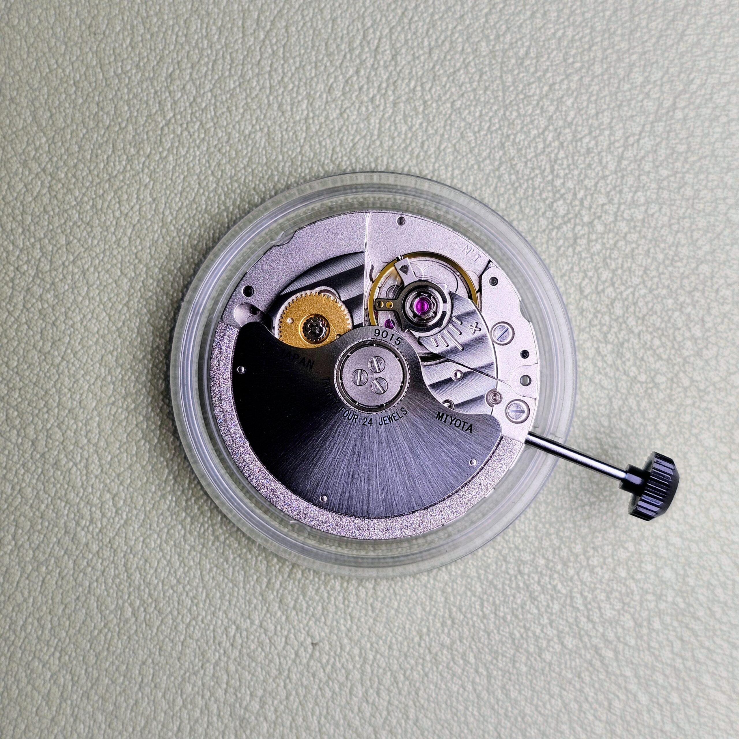 Miyota 9015 automatic movement with exposed rotor for a Miyota 9015 vs NH35 comparison