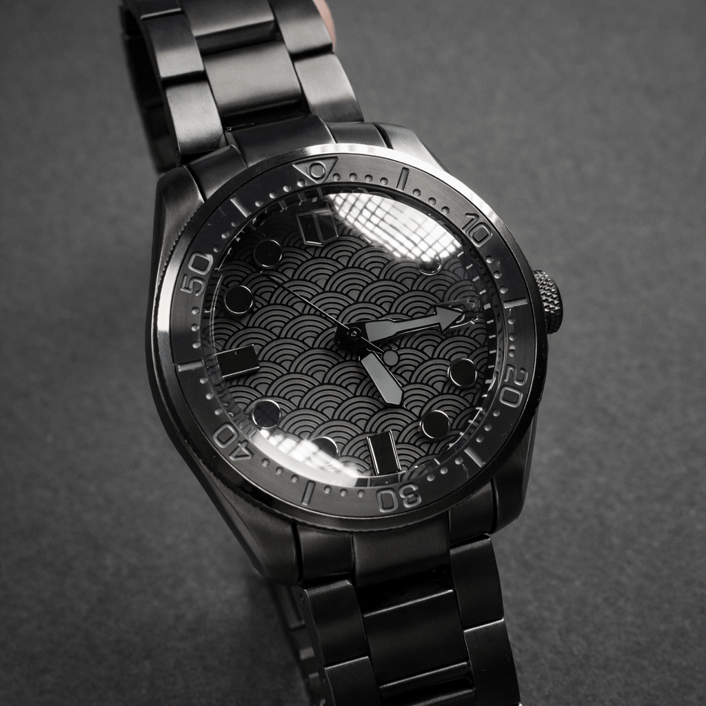 Seiko SKX007 mod with black dial, NH35 movement and blacked-out components