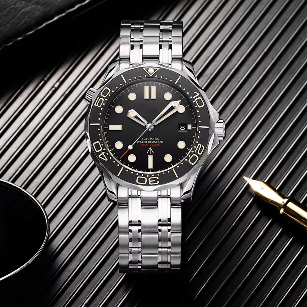 Dive watch specs on a Rexx Diver Super Ocean 41mm, including a 60-minute bezel and 200m dial rating