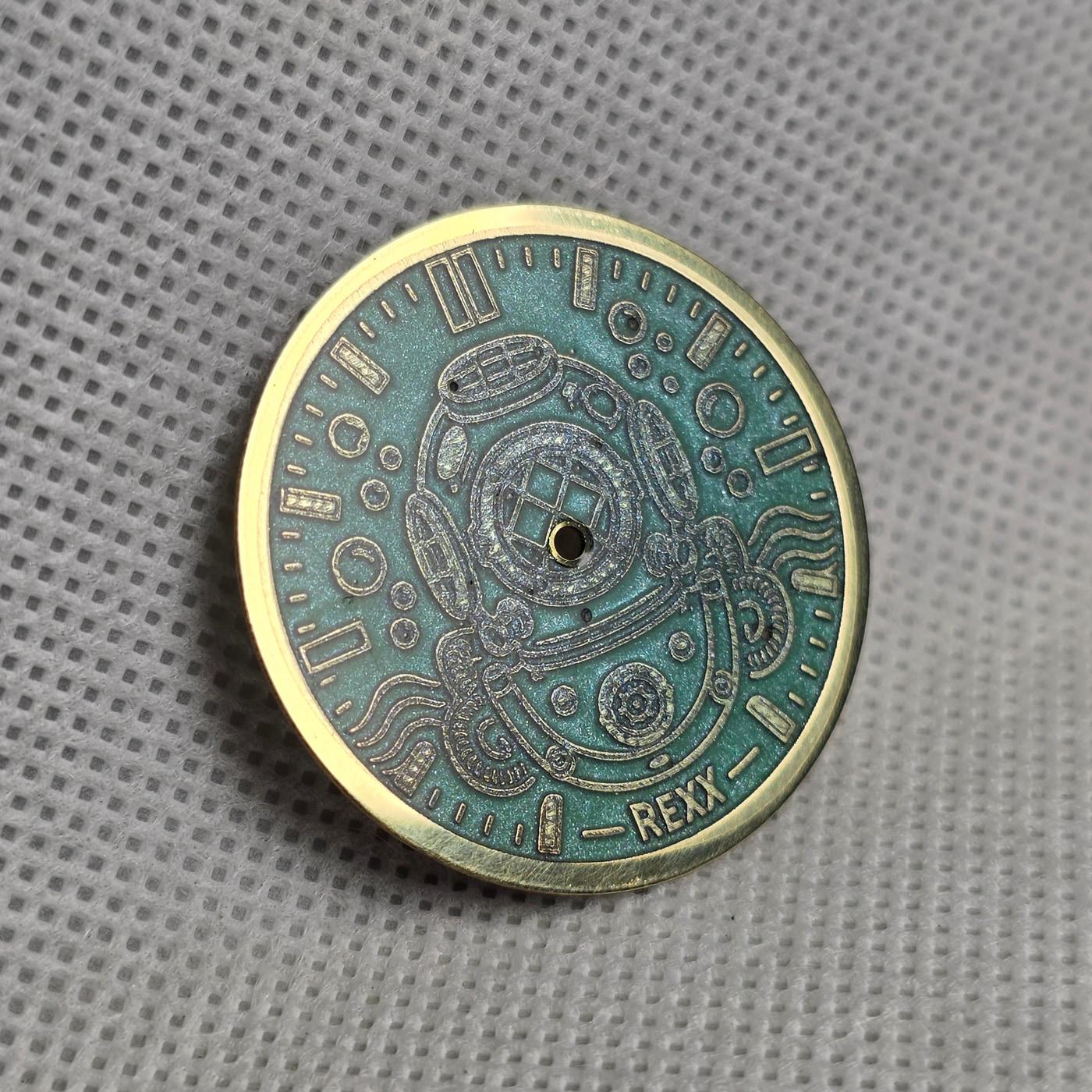 Close view of the engraved diving helmet on the Deep Heritage dial